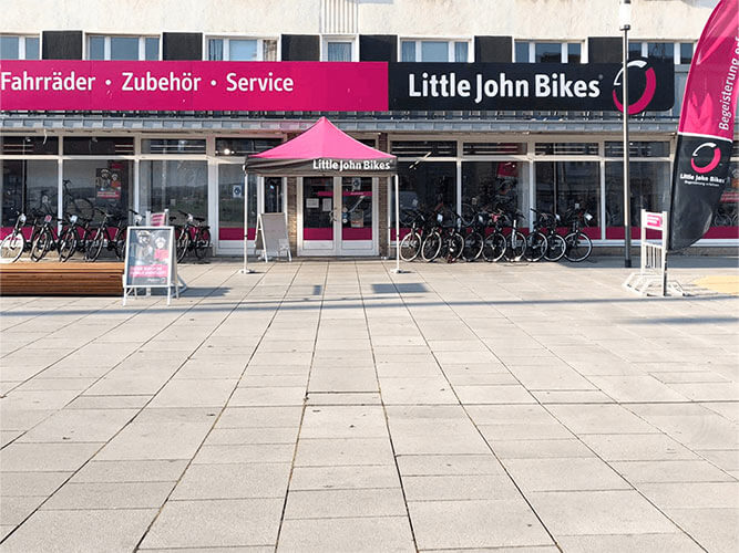 Außenansicht des Little John Bikes Fahrradgeschäfts in Dessau