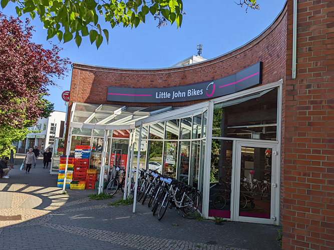 Außenansicht des Little John Bikes Fahrradgeschäfts in Neubrandenburg